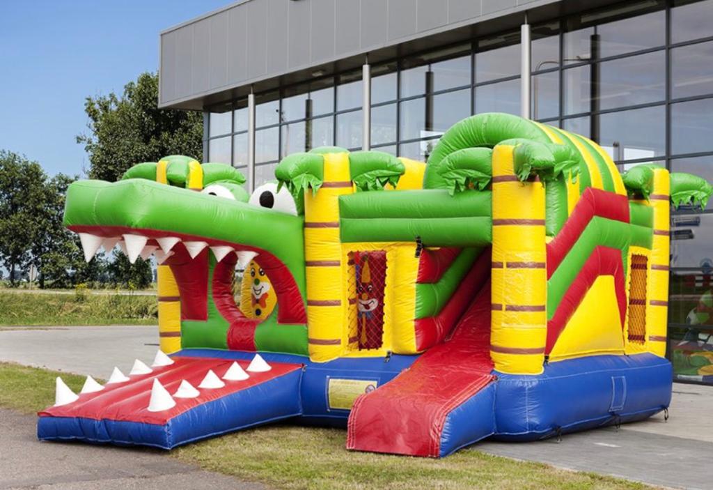 Krokodil multiplay springkasteel — foto 1
