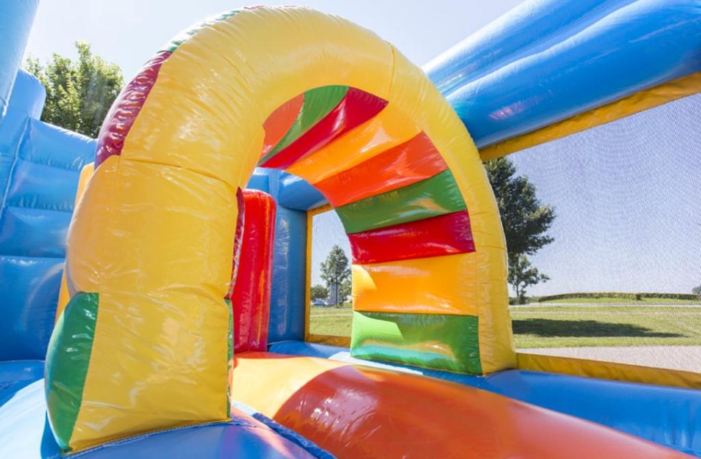 Haai multiplay springkasteel — foto 6