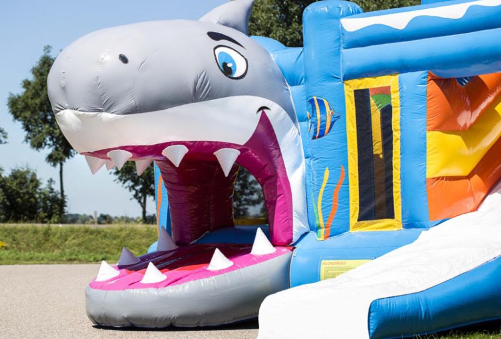 Haai multiplay springkasteel — foto 3
