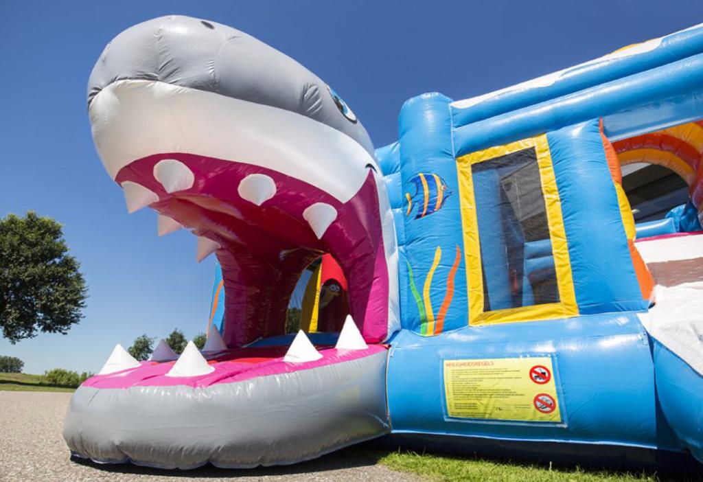 Haai multiplay springkasteel — foto 4