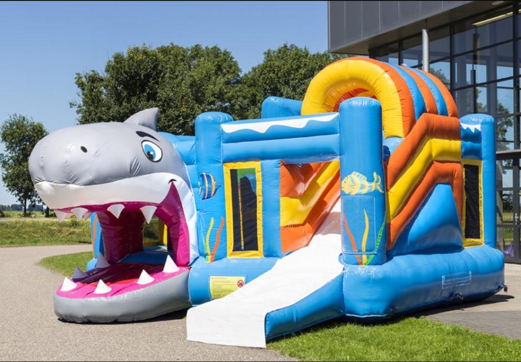 Haai multiplay springkasteel — foto 2